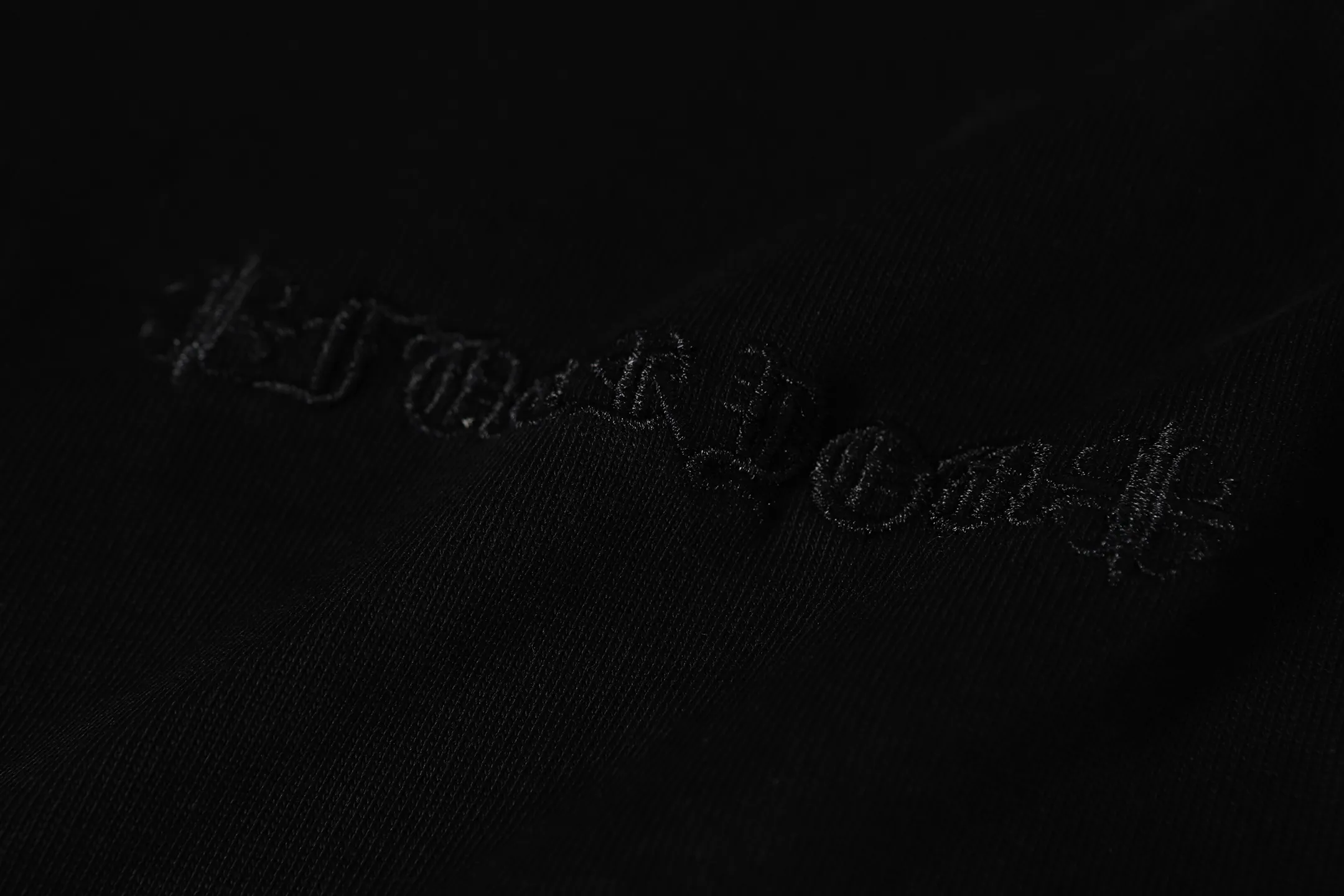 P170 Model 2210 280g heavy double yarn -Chrome Hearts/Chrome Heart Cross✝️Skin embroidered short-sleeved T-shirt -High weight, high density and high quality. The wool is soft, delicate and skin-friendly. It feels soft and silky. It has excellent warmth and skin-friendly properties. -Customized weaving and dyeing, no color difference. No matter the fabric or workmanship details, it beats the ordinary version on the market. -Colour: black white -Size: S M L XL